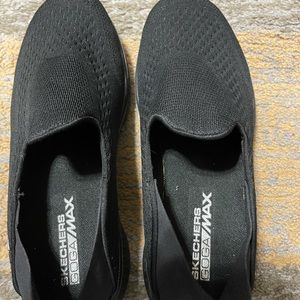 New sketchers women goga max shoes size 7.5